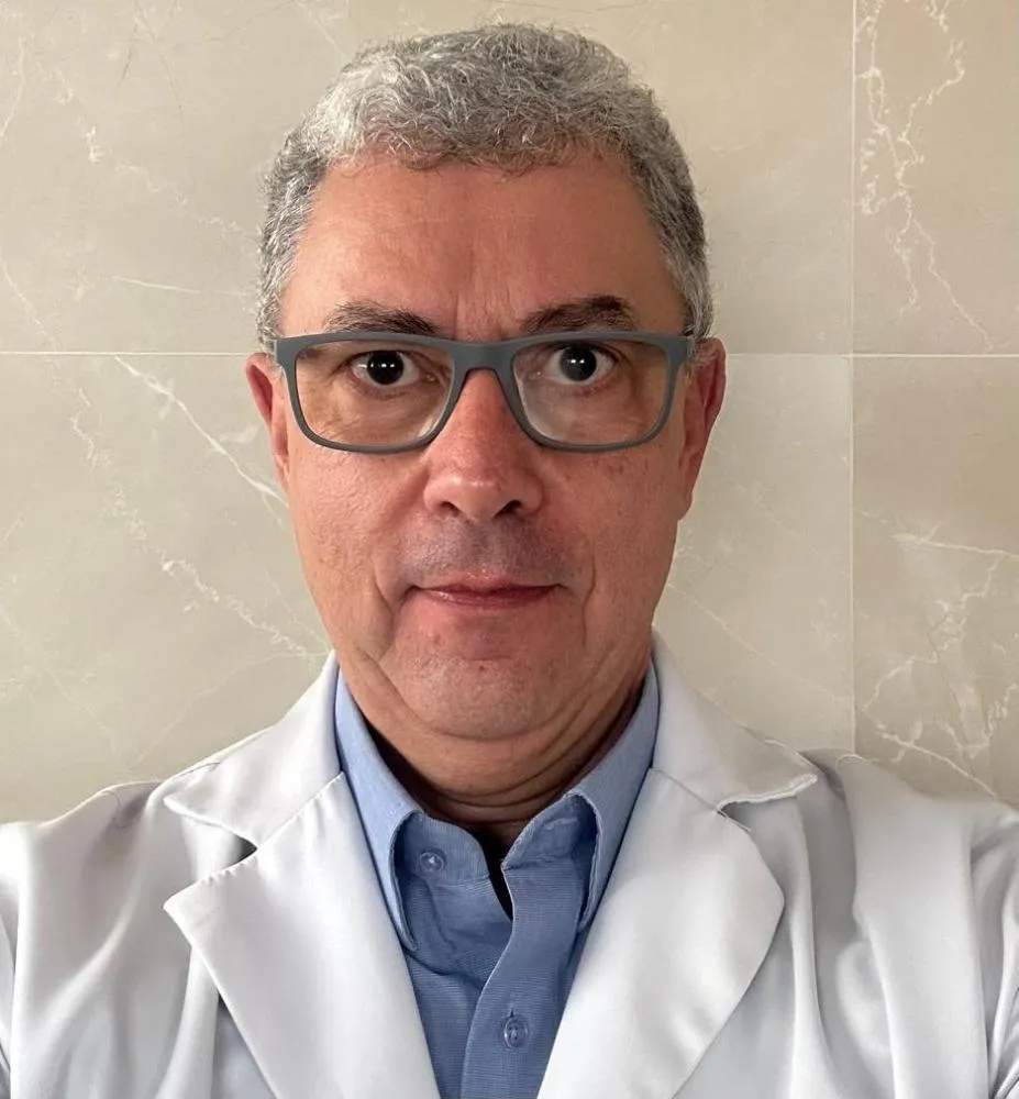 Dr. Carlos Eugênio Parolini, reumatologista e acupunturista da Unimed Araxá