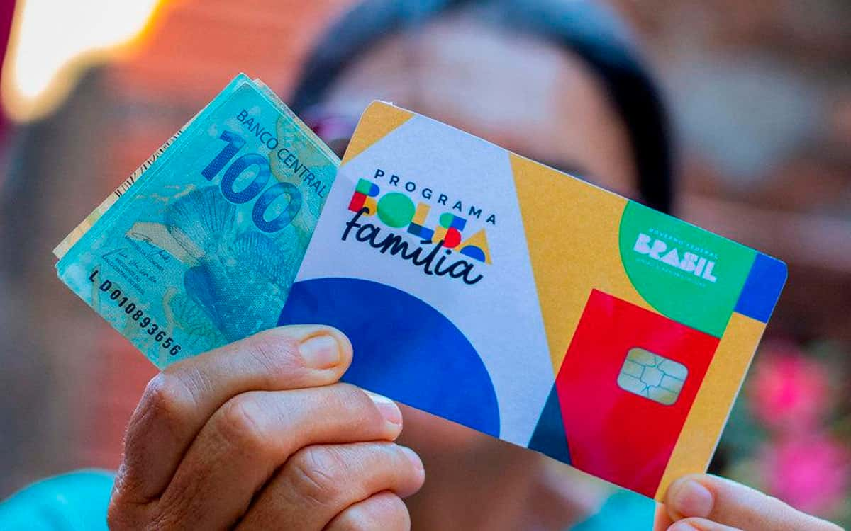 Bolsa Família pode parar de ser pago com dinheiro em espécie