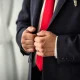 Empresa pode decidir que tipo de roupa o funcionário deve usar no trabalho?