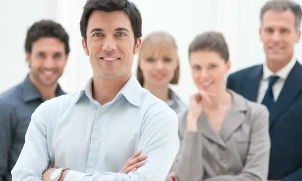 Empresa pode decidir que tipo de roupa o funcionário deve usar no trabalho?