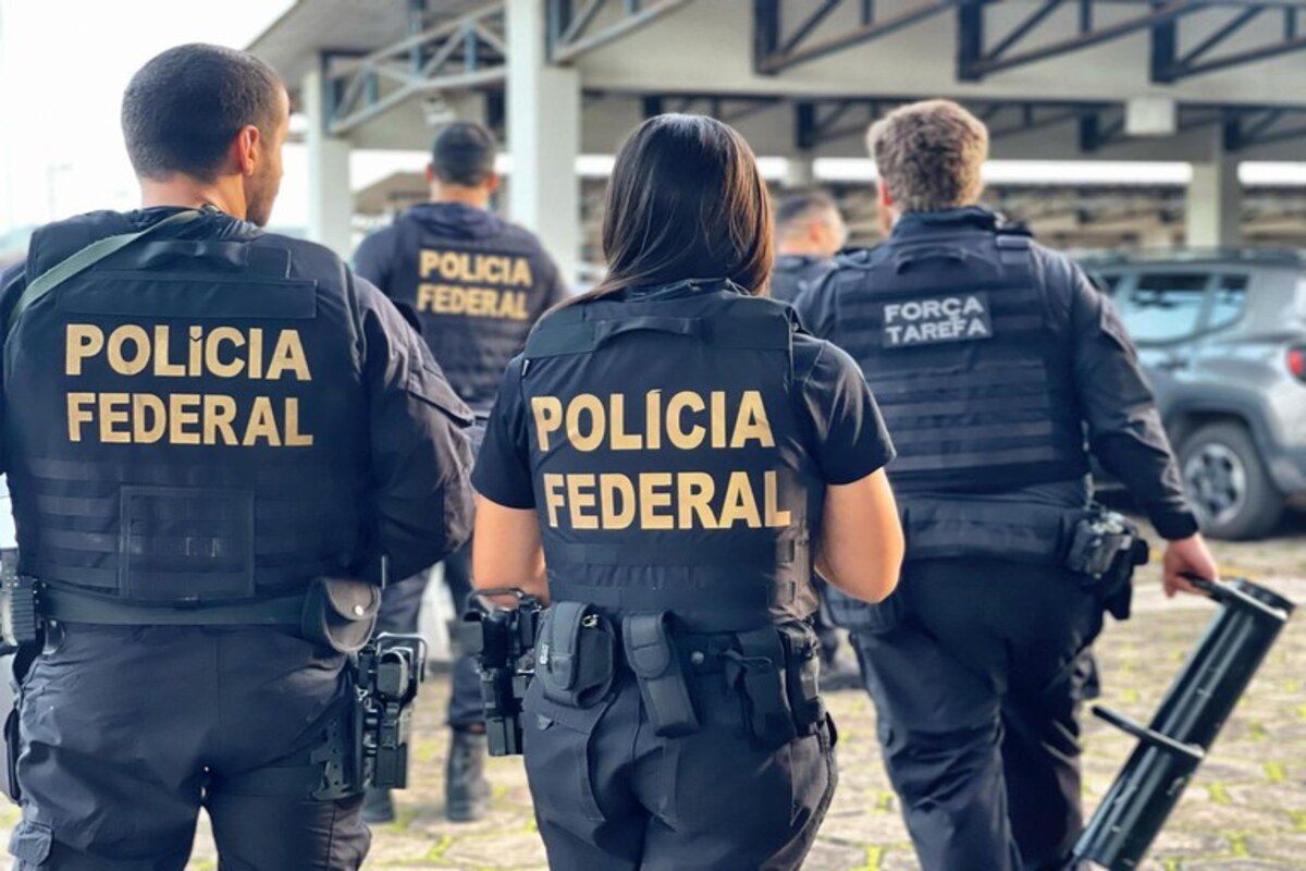 PF Apreende Vinhos Importados Sem Nota Fiscal em Escritório de Contabilidade no Interior de SP