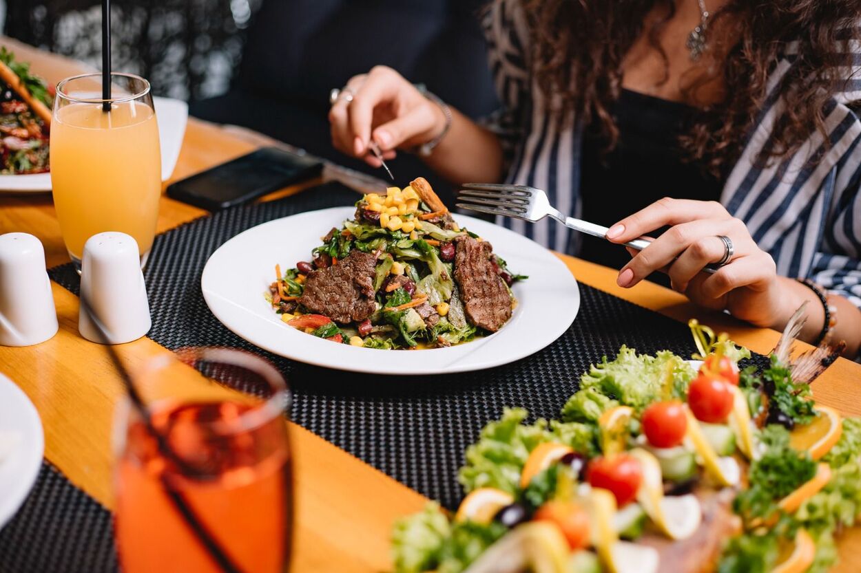 Comer fora ficará até 10 mais caro com tarifaço dos EUA