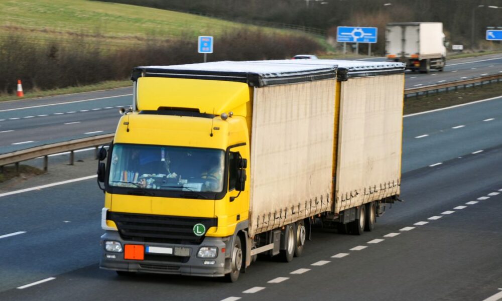 Proposta amplia limite de receita bruta para transportador de cargas MEI