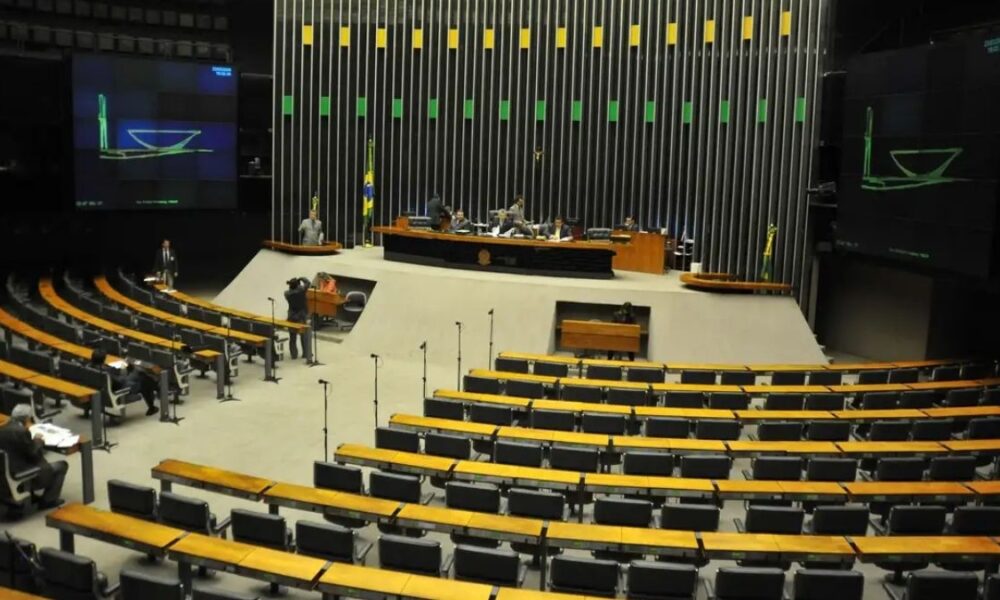 Comissão aprova projeto que isenta pessoas com mais de 75 anos do pagamento de imposto de renda e Previdência