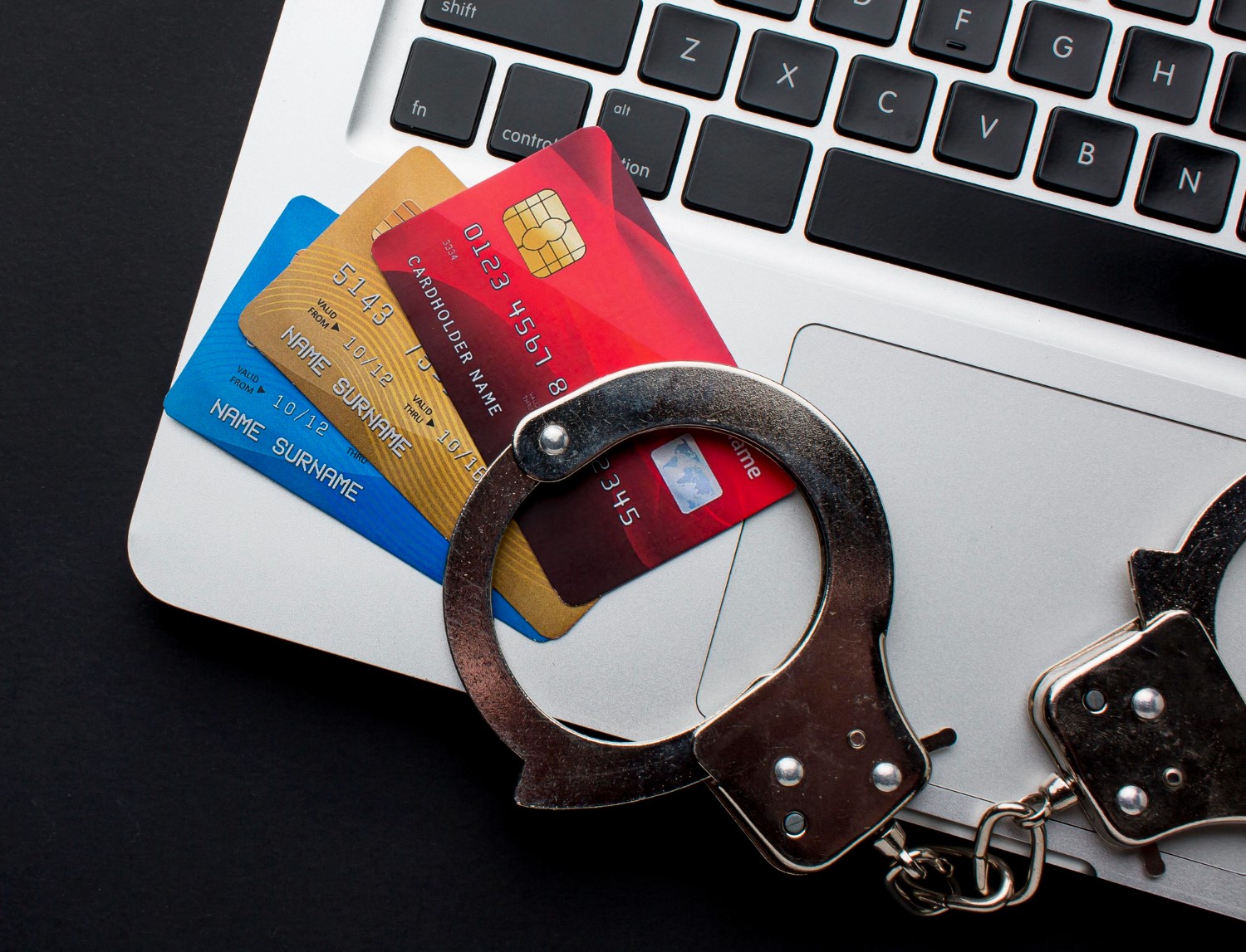 Golpes, cartões clonados, compras falsas: como se proteger de ameaças digitais na Black Friday
