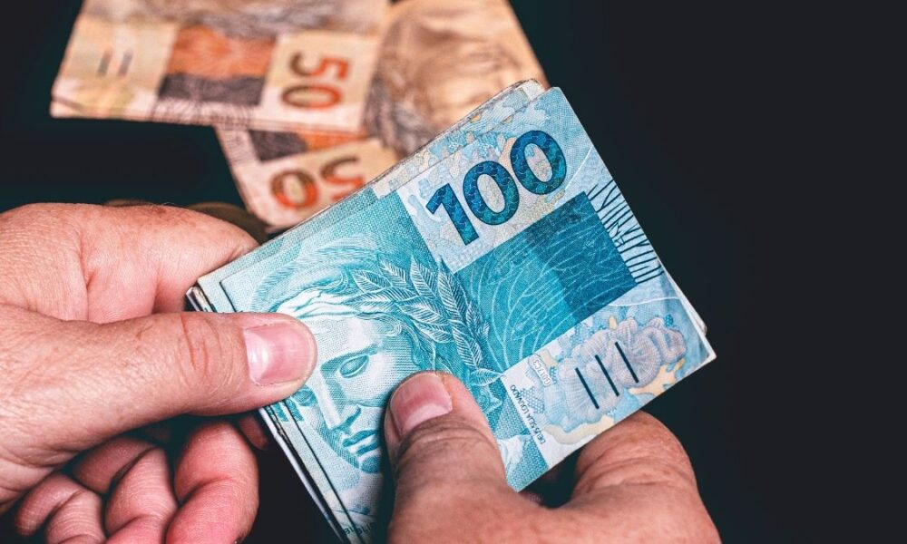 13° salário data-limite para pagamento da 1ª parcela é dia 28