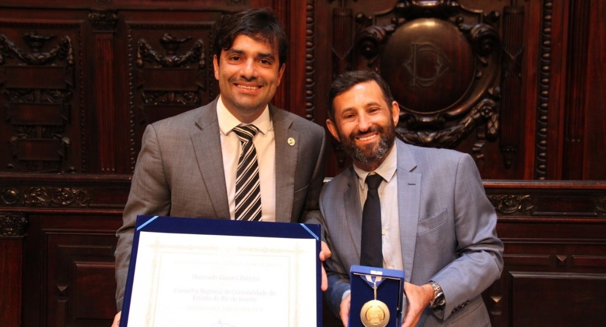 CRCRJ recebe Medalha Tiradentes e Alerj reconhece protagonismo da Contabilidade fluminense