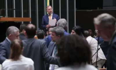 Câmara aprova projeto que reduz benefícios fiscais federais e aumenta tributação de bets e fintechs