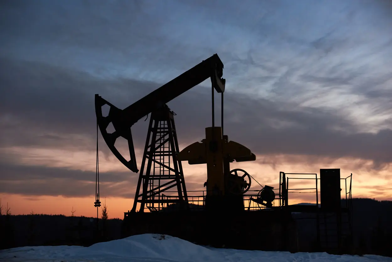 Petróleo mais caro faz governo rever inflação para 2026